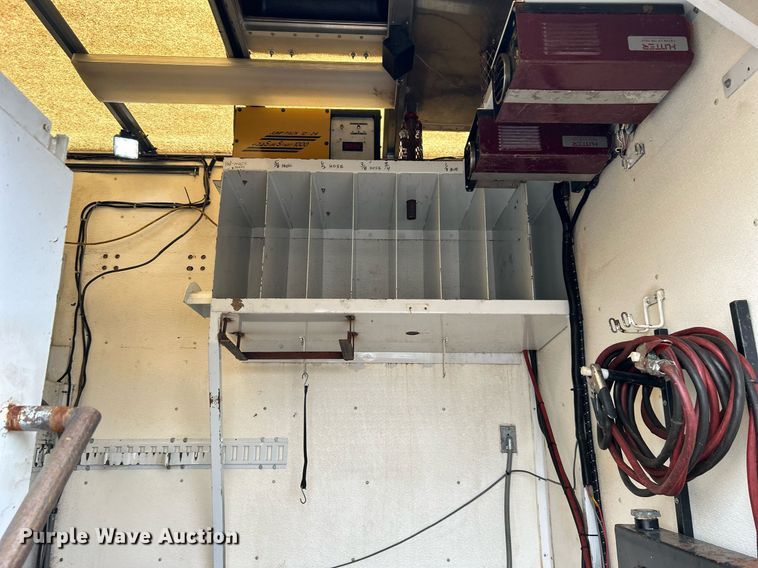 image for item OM9233 2005 Ford F650 Super Duty service truck