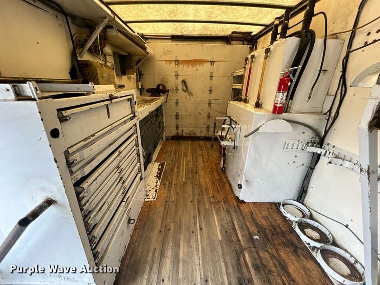 image for item OM9233 2005 Ford F650 Super Duty service truck