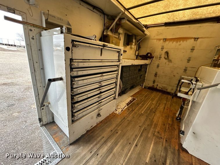 image for item OM9233 2005 Ford F650 Super Duty service truck