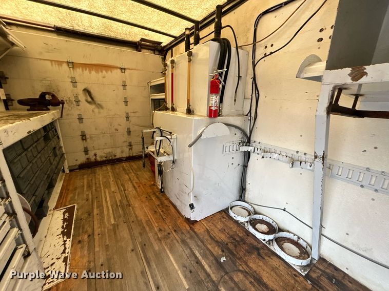 image for item OM9233 2005 Ford F650 Super Duty service truck