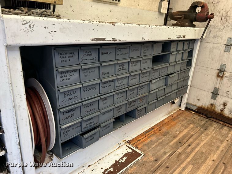 image for item OM9233 2005 Ford F650 Super Duty service truck