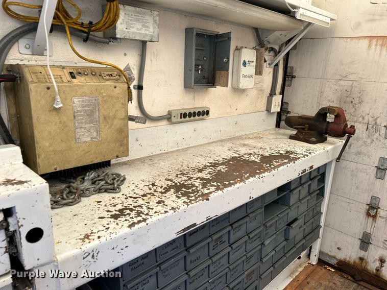 image for item OM9233 2005 Ford F650 Super Duty service truck