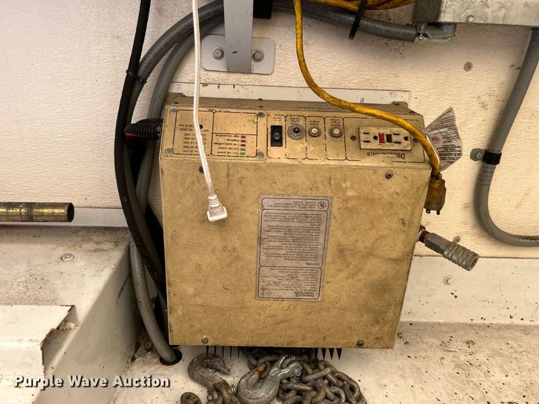 image for item OM9233 2005 Ford F650 Super Duty service truck