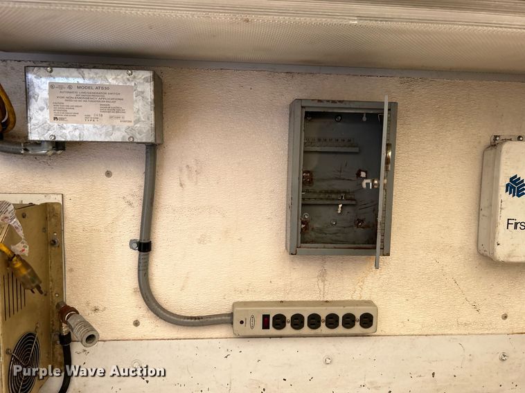 image for item OM9233 2005 Ford F650 Super Duty service truck