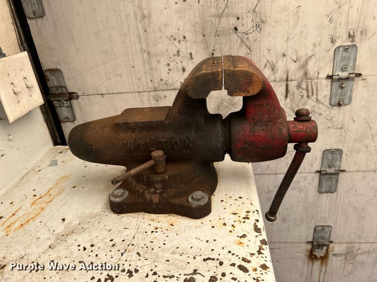 image for item OM9233 2005 Ford F650 Super Duty service truck