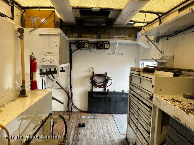 image for item OM9233 2005 Ford F650 Super Duty service truck