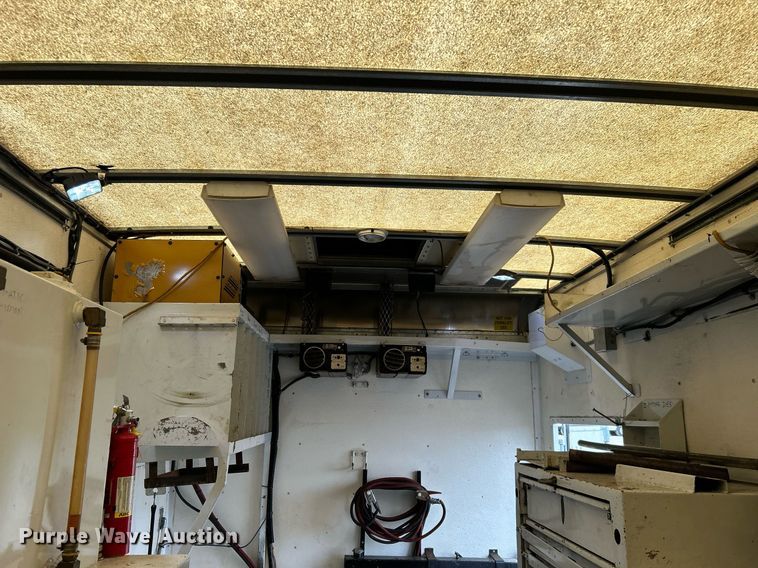 image for item OM9233 2005 Ford F650 Super Duty service truck