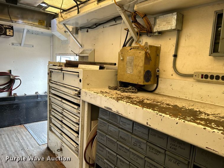 image for item OM9233 2005 Ford F650 Super Duty service truck