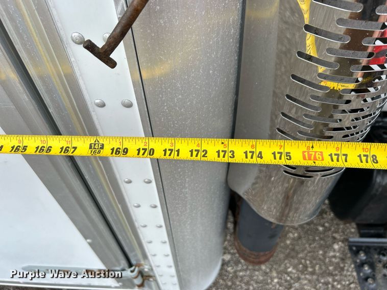 image for item OM9233 2005 Ford F650 Super Duty service truck