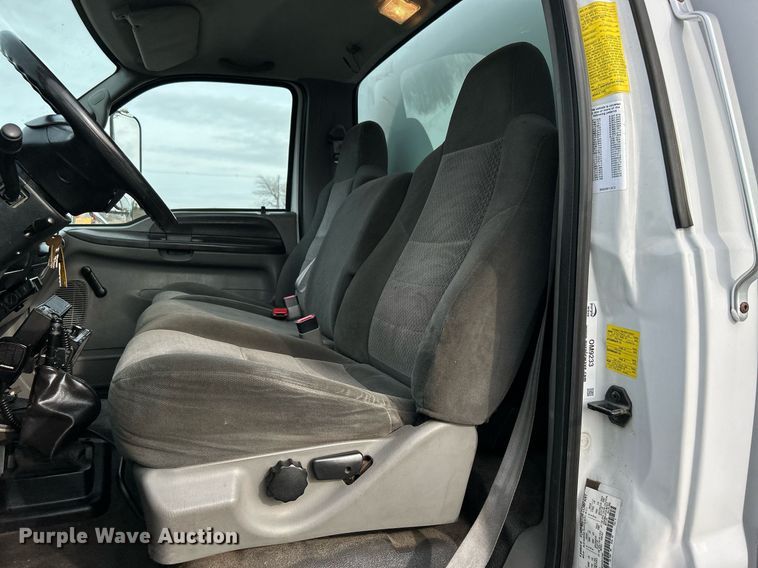 image for item OM9233 2005 Ford F650 Super Duty service truck