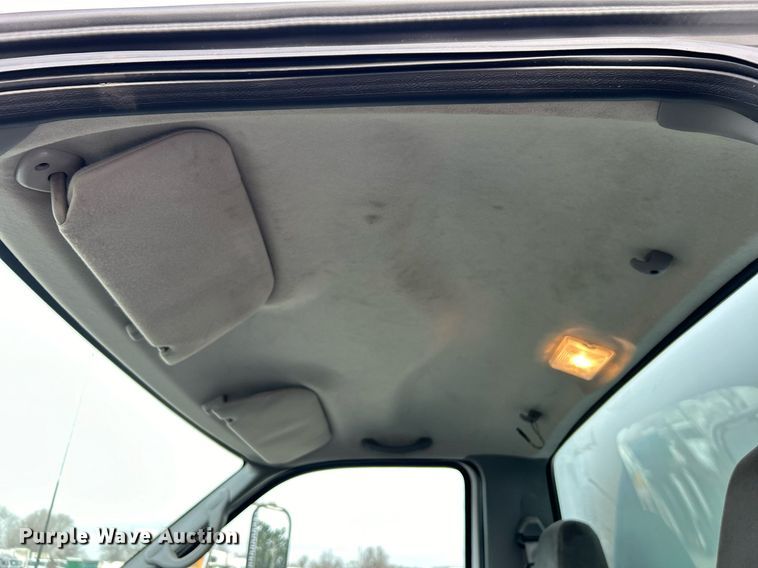 image for item OM9233 2005 Ford F650 Super Duty service truck