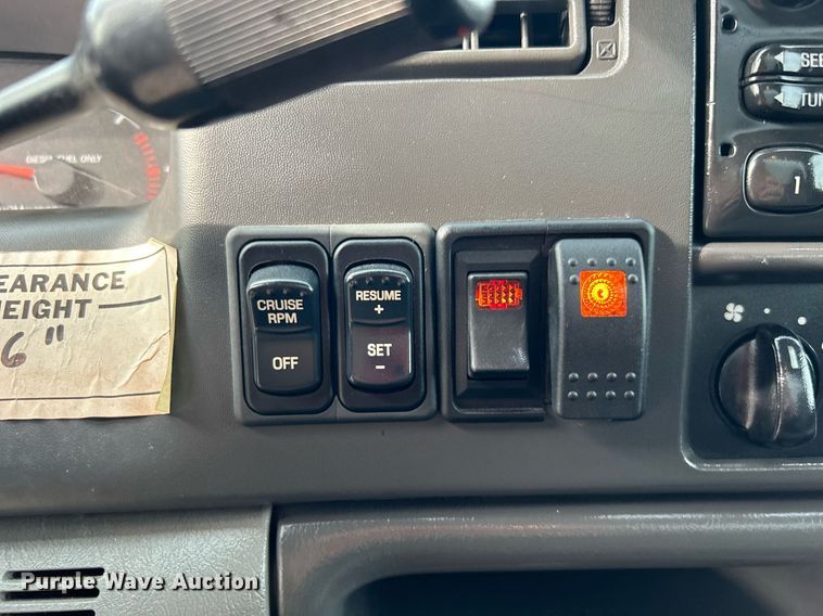 image for item OM9233 2005 Ford F650 Super Duty service truck