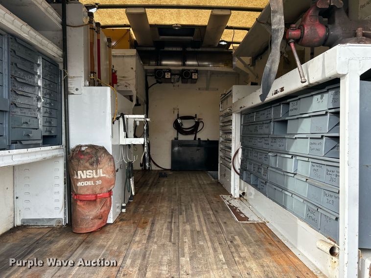 image for item OM9233 2005 Ford F650 Super Duty service truck