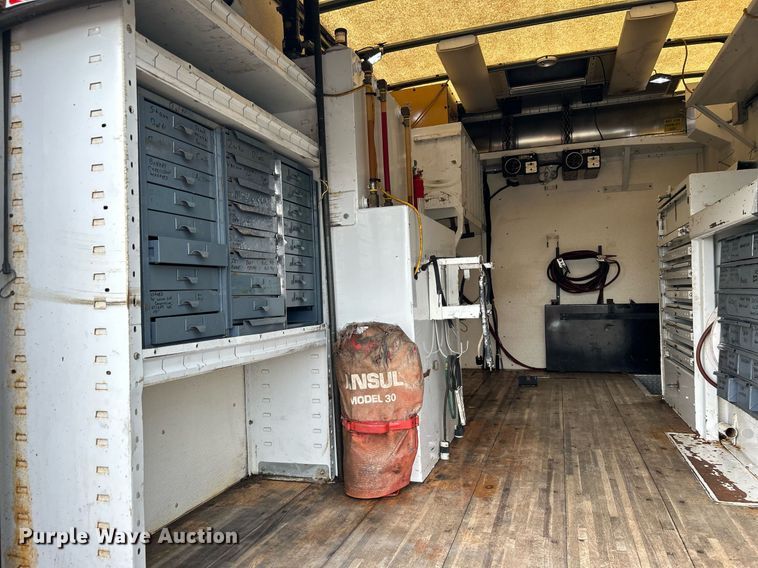 image for item OM9233 2005 Ford F650 Super Duty service truck