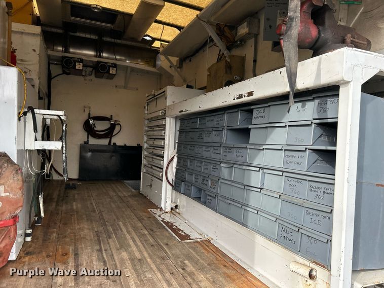 image for item OM9233 2005 Ford F650 Super Duty service truck