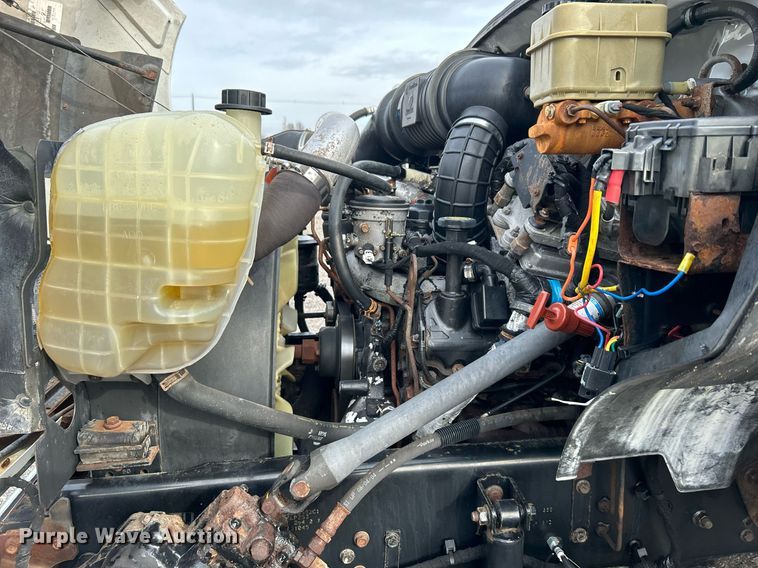 image for item OM9233 2005 Ford F650 Super Duty service truck