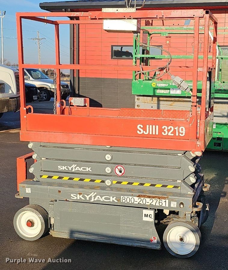 image for item DK0514 2018 SkyJack SJIII-3219 scissor lift