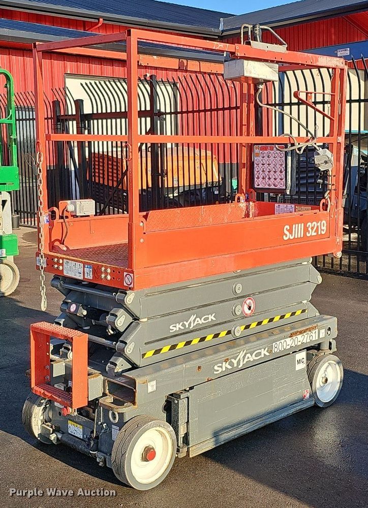image for item DK0514 2018 SkyJack SJIII-3219 scissor lift