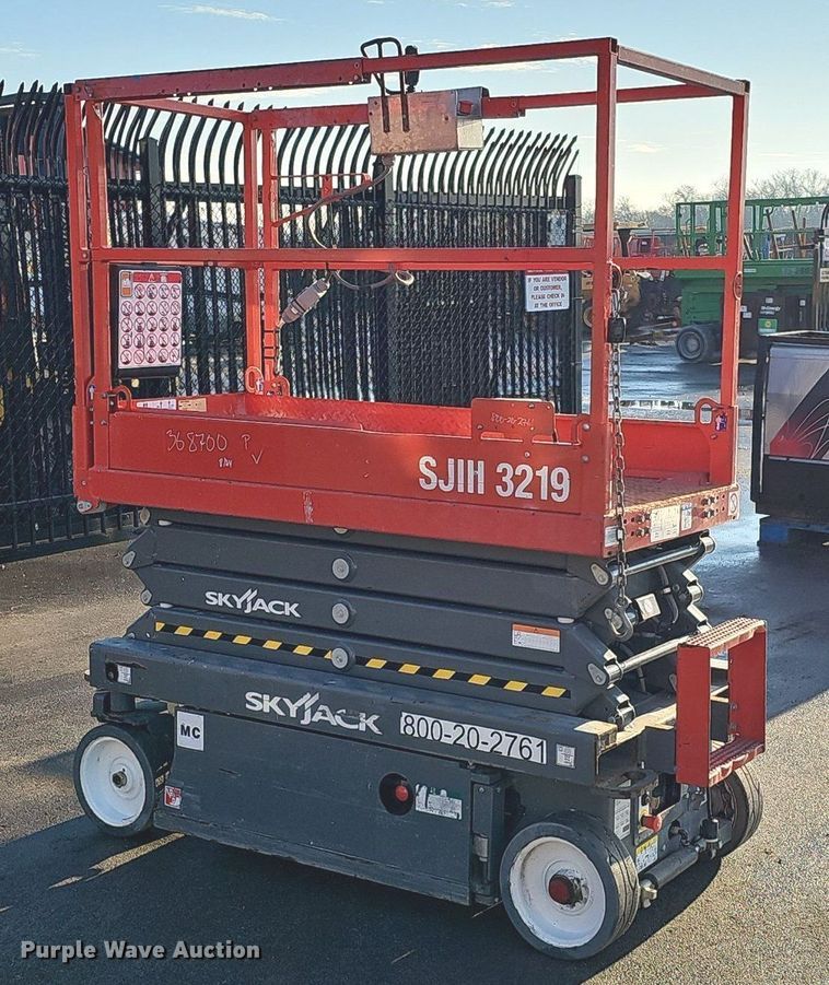 image for item DK0514 2018 SkyJack SJIII-3219 scissor lift