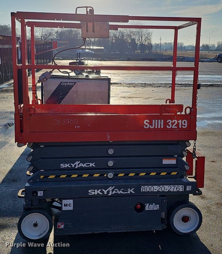 image for item DK0514 2018 SkyJack SJIII-3219 scissor lift