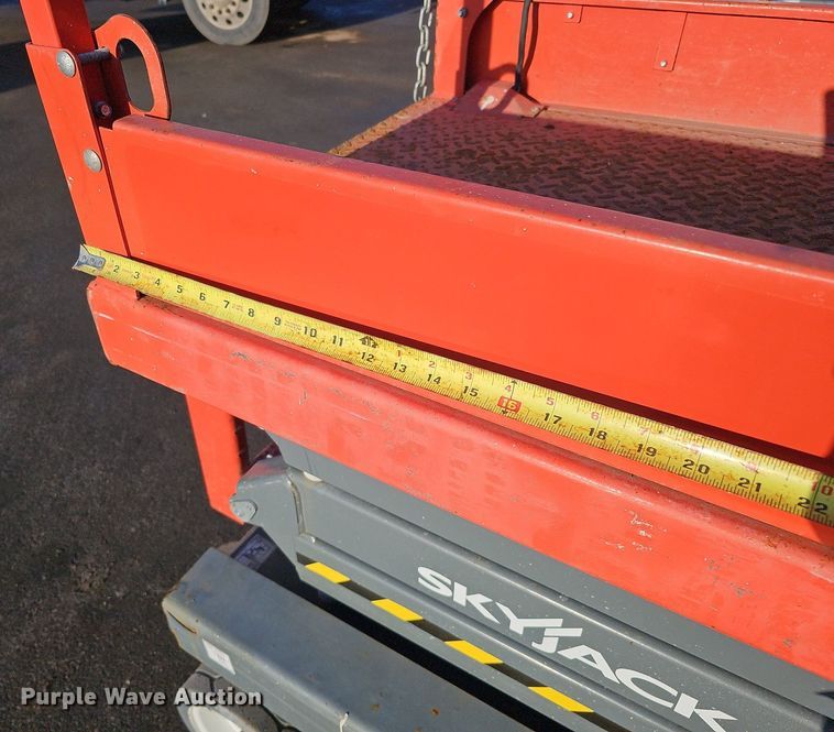image for item DK0514 2018 SkyJack SJIII-3219 scissor lift