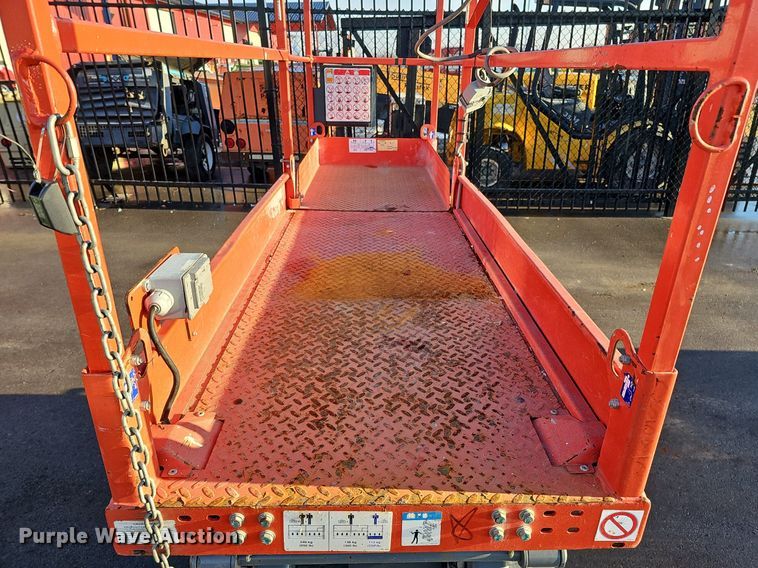 image for item DK0514 2018 SkyJack SJIII-3219 scissor lift