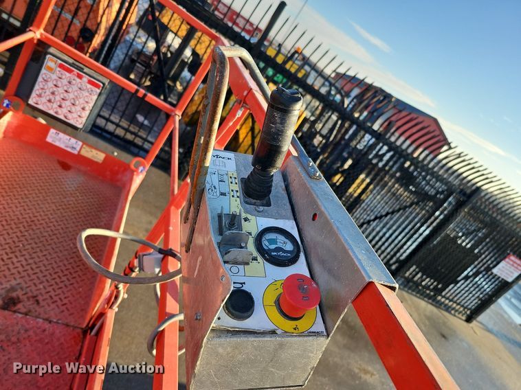 image for item DK0514 2018 SkyJack SJIII-3219 scissor lift