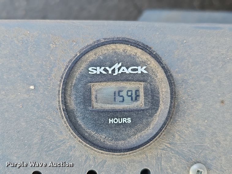 image for item DK0514 2018 SkyJack SJIII-3219 scissor lift