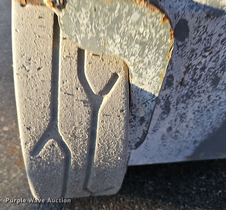 image for item DK0514 2018 SkyJack SJIII-3219 scissor lift