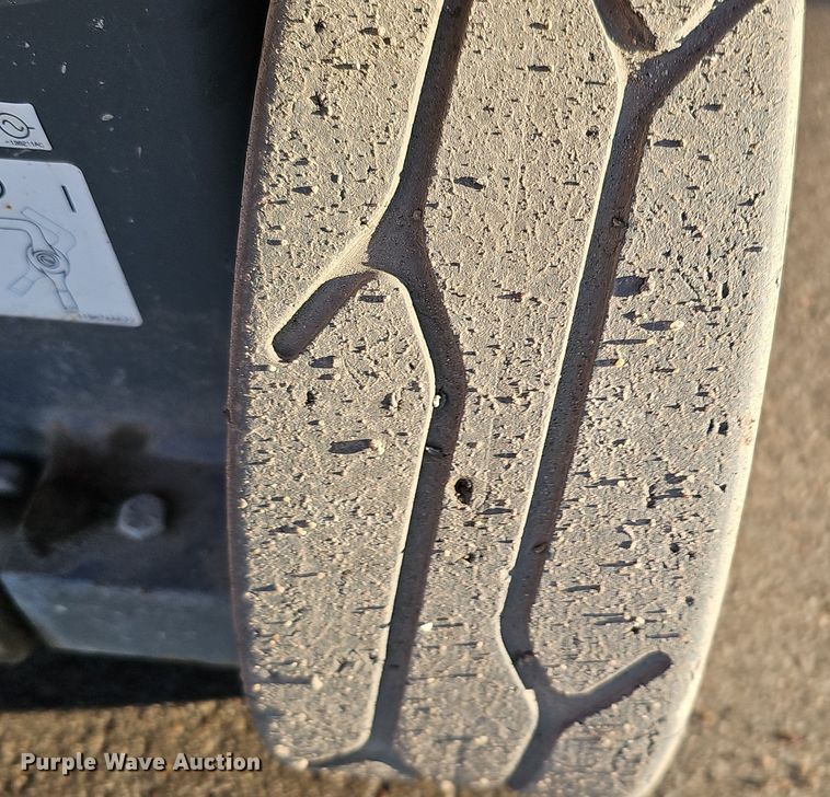 image for item DK0514 2018 SkyJack SJIII-3219 scissor lift