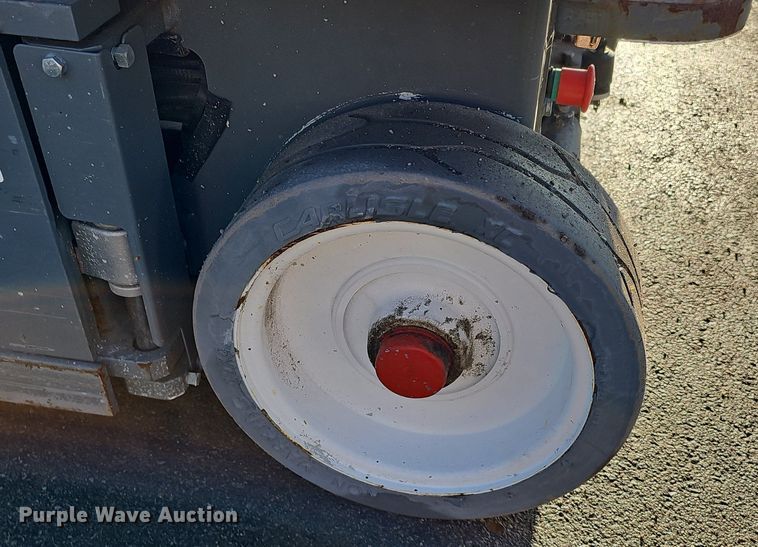 image for item DK0514 2018 SkyJack SJIII-3219 scissor lift