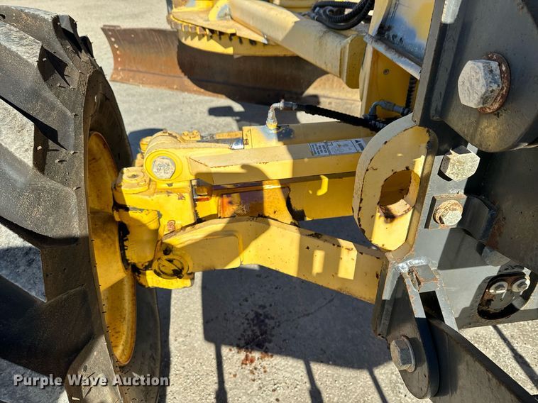 image for item DK6741 2004 New Holland RG140B motor grader