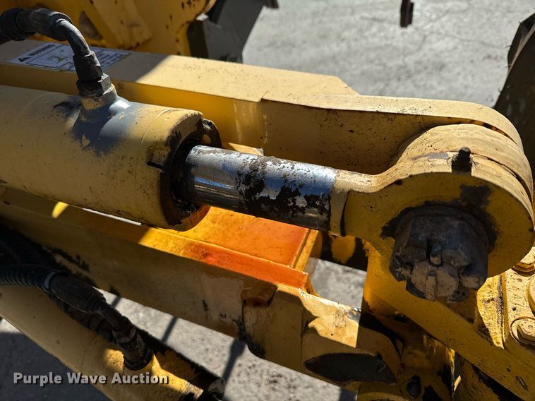 image for item DK6741 2004 New Holland RG140B motor grader