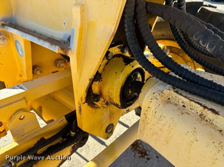 image for item DK6741 2004 New Holland RG140B motor grader