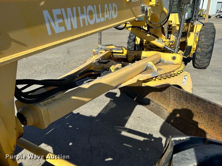 image for item DK6741 2004 New Holland RG140B motor grader