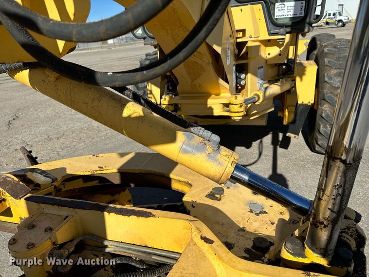 image for item DK6741 2004 New Holland RG140B motor grader