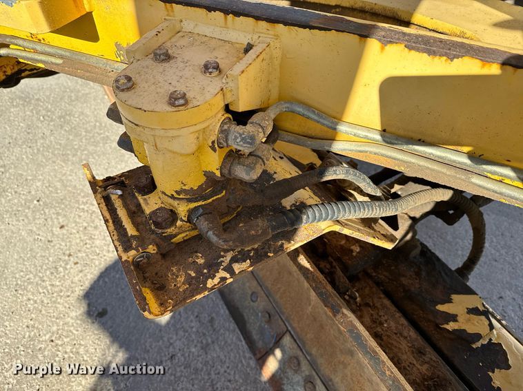 image for item DK6741 2004 New Holland RG140B motor grader