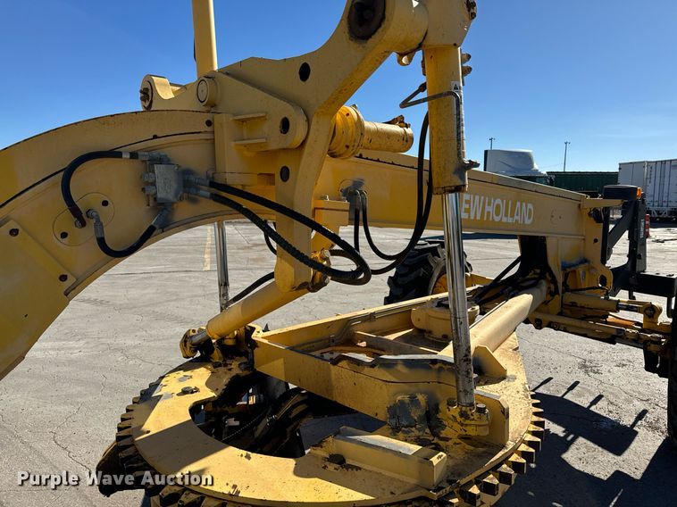 image for item DK6741 2004 New Holland RG140B motor grader
