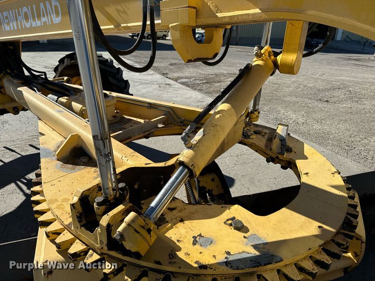 image for item DK6741 2004 New Holland RG140B motor grader