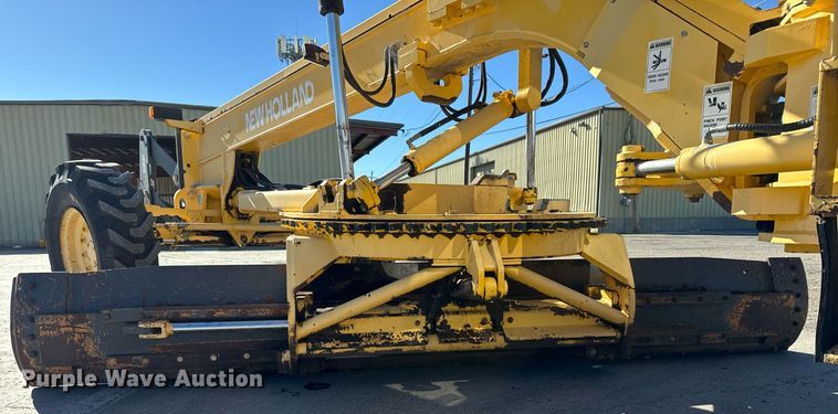 image for item DK6741 2004 New Holland RG140B motor grader
