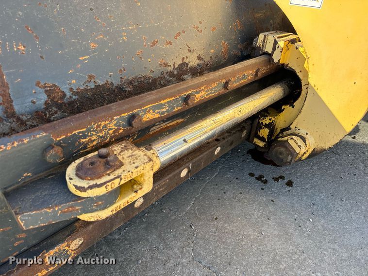 image for item DK6741 2004 New Holland RG140B motor grader