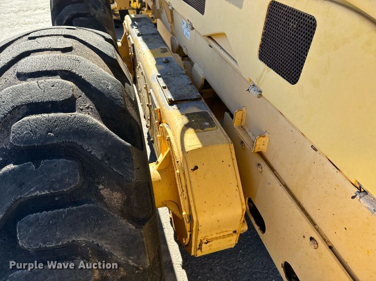 image for item DK6741 2004 New Holland RG140B motor grader