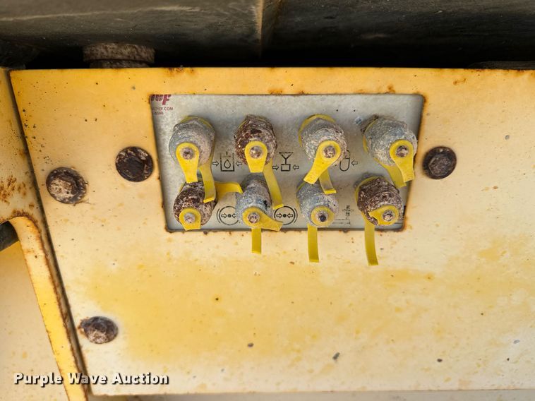 image for item DK6741 2004 New Holland RG140B motor grader