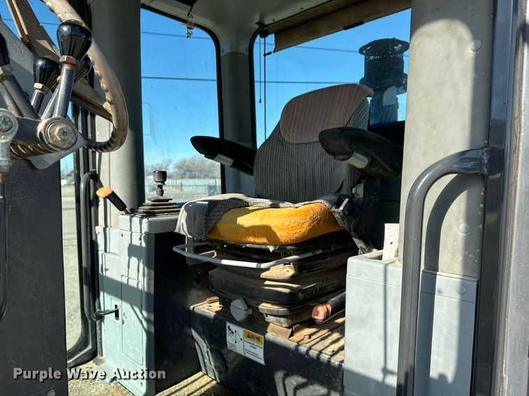 image for item DK6741 2004 New Holland RG140B motor grader