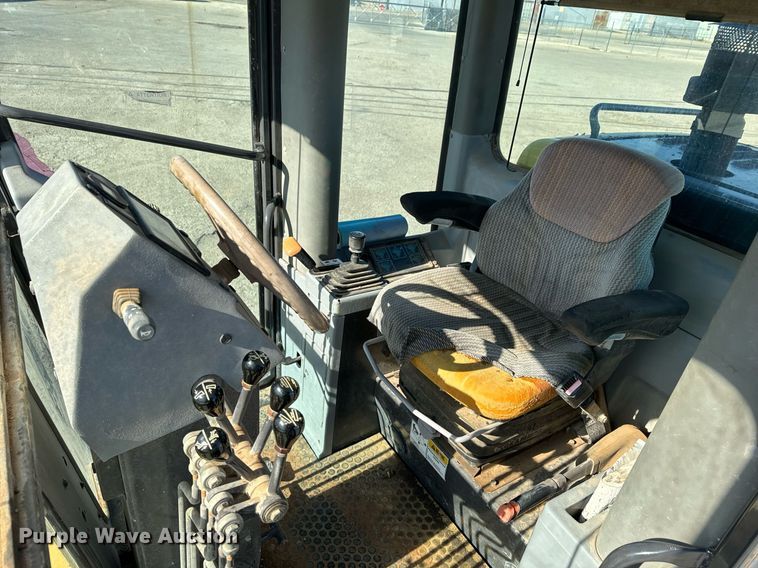 image for item DK6741 2004 New Holland RG140B motor grader