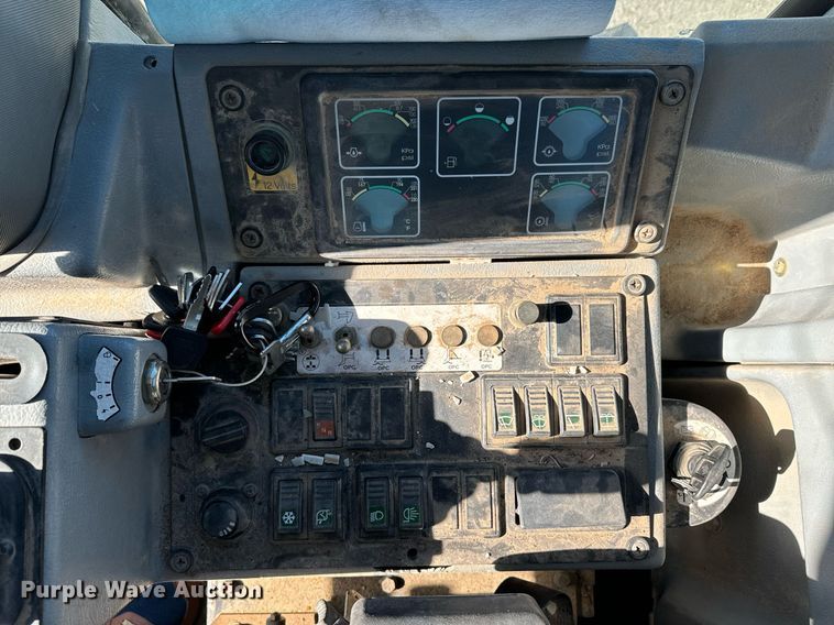 image for item DK6741 2004 New Holland RG140B motor grader