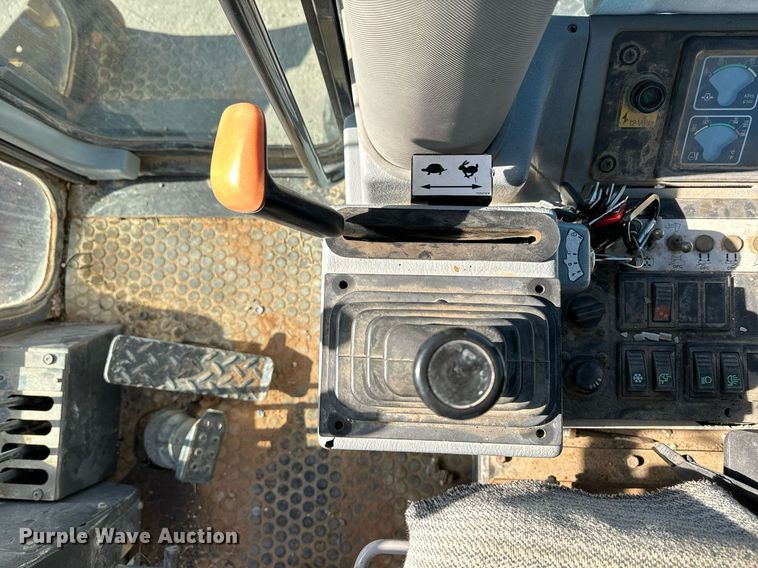 image for item DK6741 2004 New Holland RG140B motor grader