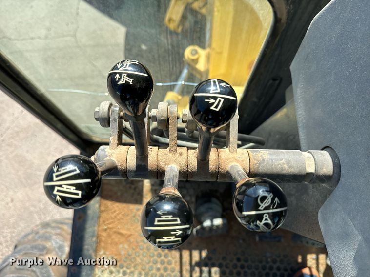 image for item DK6741 2004 New Holland RG140B motor grader