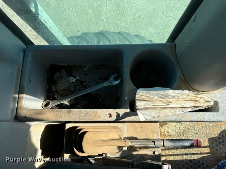 image for item DK6741 2004 New Holland RG140B motor grader