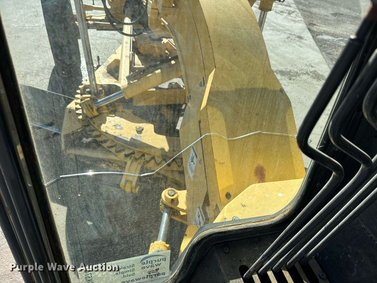 image for item DK6741 2004 New Holland RG140B motor grader